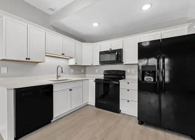 Property at 121 SW 7th St unit Kingston West 302, Western, IA, 52404, 3 beds, 2 baths, [object Object]