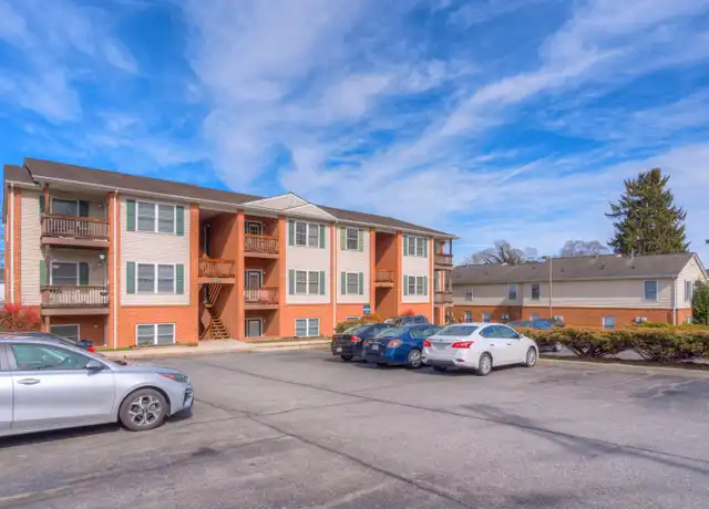 Property at 1100 Calhoun St, Radford, VA, 24141, 4 beds, 2 baths, [object Object]