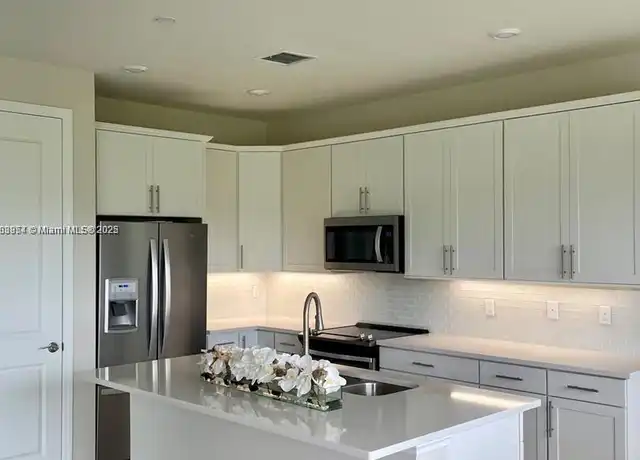 Property at 4615 Greenway Dr, Hollywood, FL, 33021, 3 beds, 2.5 baths, [object Object]