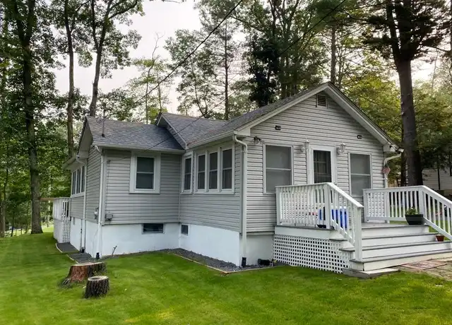 Property at 36 Poplar Trl, Wurtsboro, NY, 12790, 2 beds, 1 bath, [object Object]