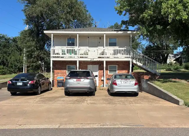 Property at 113 N 5th St, Weatherford, OK, 73096, 2 beds, 1 bath, [object Object]