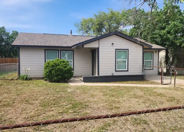 Property at 606 Crockett St, Pleasanton, TX, 78064, 4 beds, 1 bath, [object Object]