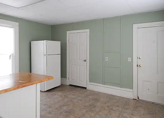 Property at 102 Union St Apt 2, Brewer, ME, 04412, 2 beds, 1 bath, [object Object]