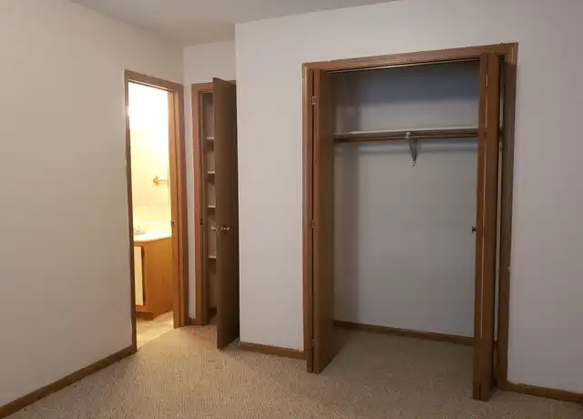 Property at 325 W 36th Street Ter, Sedalia, MO, 65301, 1 bed, 1 bath, [object Object]