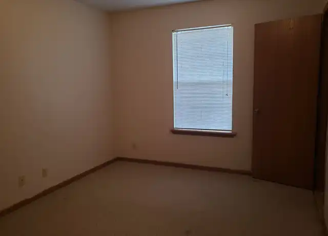 Property at 325 W 36th Street Ter, Sedalia, MO, 65301, 1 bed, 1 bath, [object Object]