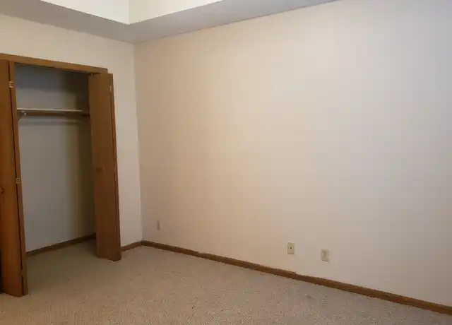 Property at 325 W 36th Street Ter, Sedalia, MO, 65301, 1 bed, 1 bath, [object Object]