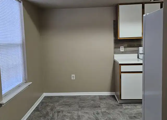 Property at 325 W 36th Street Ter, Sedalia, MO, 65301, 1 bed, 1 bath, [object Object]