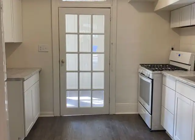 Property at 812 W Beverley St Unit 1, Staunton, VA, 24401, 3 beds, 1 bath, [object Object]