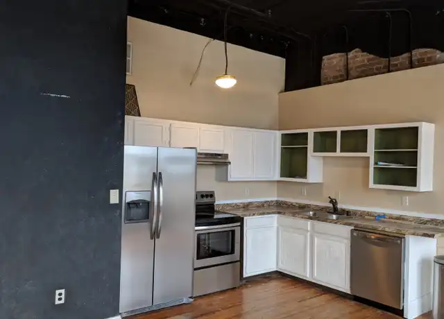 Property at 114 Washington St SE Unit 504, Gainesville, GA, 30501, 1 bed, 1 bath, [object Object]