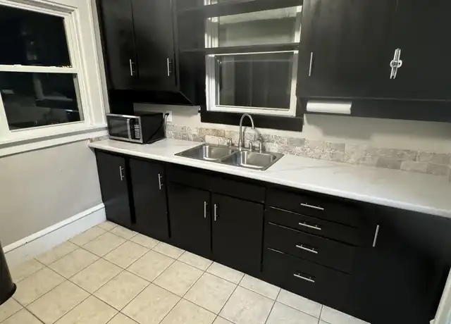 Property at 2507 B Ave NE, Cedar Rapids, IA, 52402, 4 beds, 1 bath, [object Object]