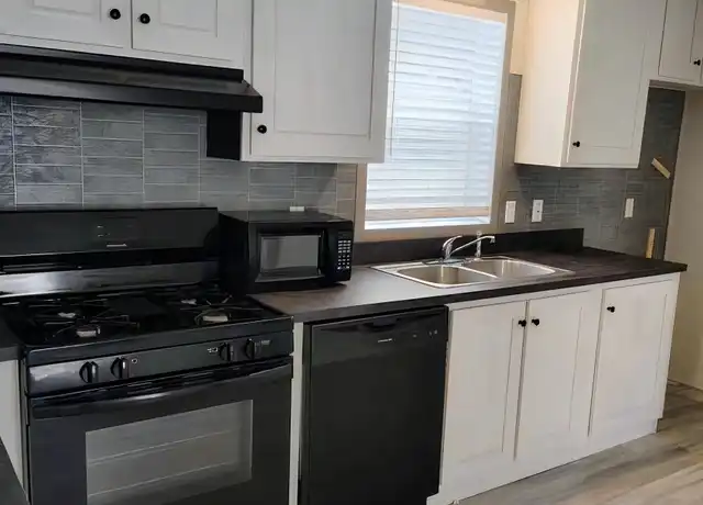 Property at 1800 E Jordan Rd Unit 32, Mt Pleasant, MI, 48858, 3 beds, 2 baths, [object Object]