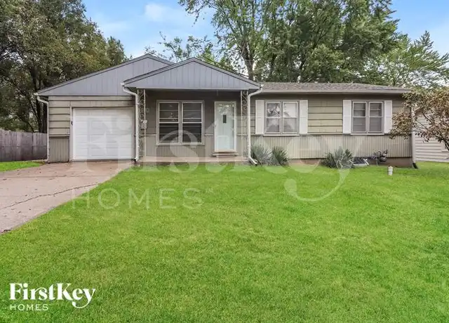Property at 400 NE Forest Ave, Lees Summit, MO, 64063, 3 beds, 2 baths, [object Object]