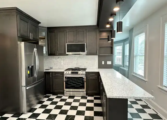 Property at 433 Ridgefield Ave Unit 1, Bridgeport, CT, 06610, 3 beds, 1 bath, [object Object]