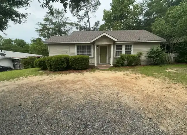 Property at 2001 Auburn Rd, Phenix City, AL, 36870, 2 beds, 1 bath, [object Object]