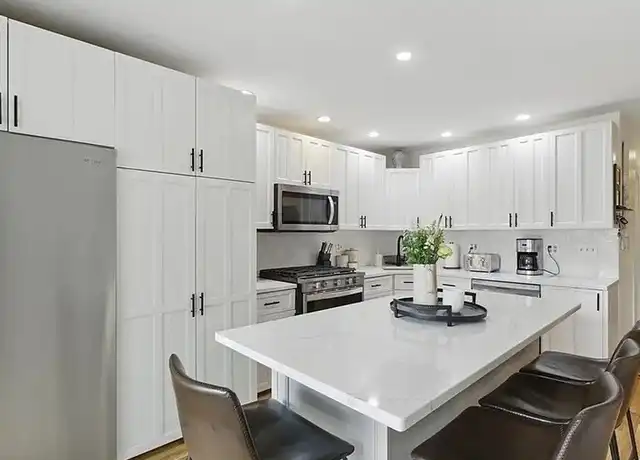 Property at 925 E 4th St Unit 2, Boston, MA, 02127, 5 beds, 1 bath, [object Object]