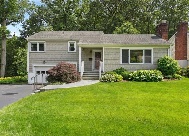 Photo of 8 Muriel Pl, Greenwich, CT 06831