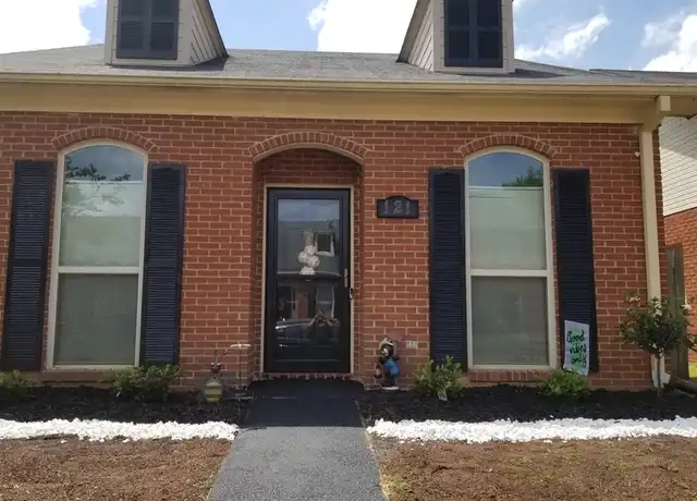 Property at 121 N Brighton Dr, Jackson, MS, 39211, 3 beds, 2 baths, [object Object]