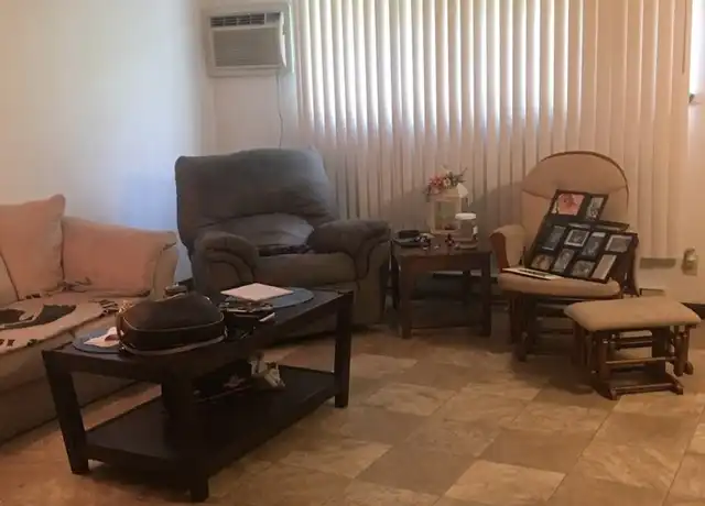 Property at 4325 26th Ave Unit 2, Moline, IL, 61265, 2 beds, 1 bath, [object Object]