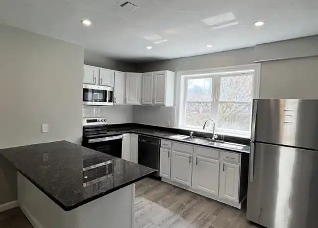 Property at 17 Reynolds St Unit 1, New Bedford, MA, 02740, 3 beds, 1 bath, [object Object]