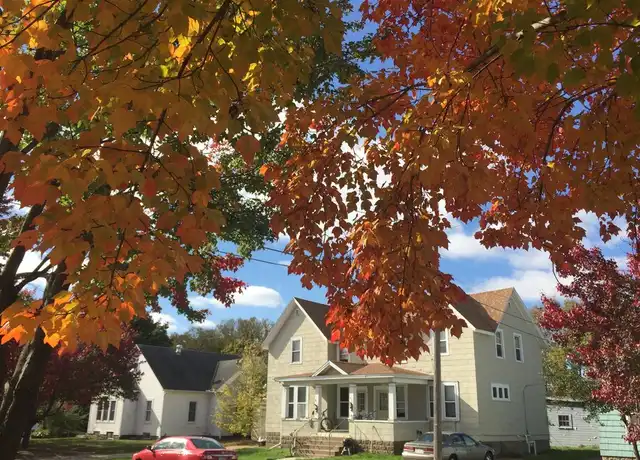 Property at 810 6th Ave, Eau Claire, WI, 54703, 3 beds, 1.5 baths, [object Object]