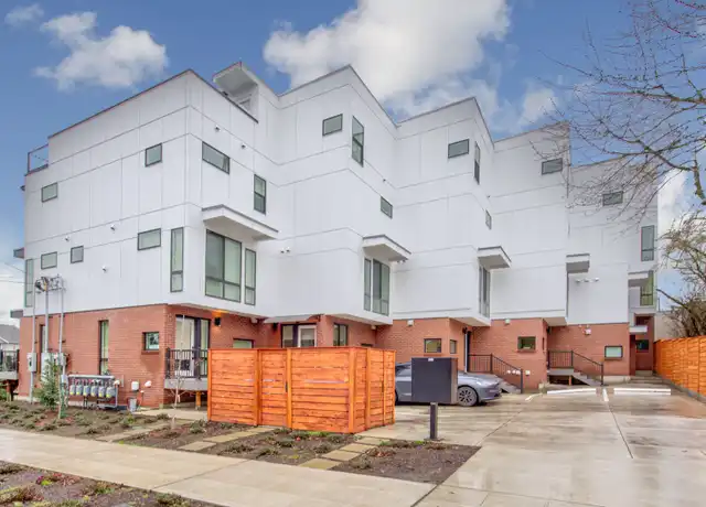 Property at 7904 Green Lake Dr N, Seattle, WA, 98103, 3 beds, 3 baths, [object Object]