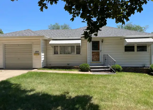 Property at 1916 S Holly Ave, Sioux Falls, SD, 57105, 2 beds, 1.5 baths, [object Object]
