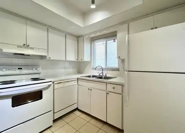 Property at 4771 100th Way N Unit 102, St. Petersburg, FL, 33708, 1 bed, 1 bath, [object Object]
