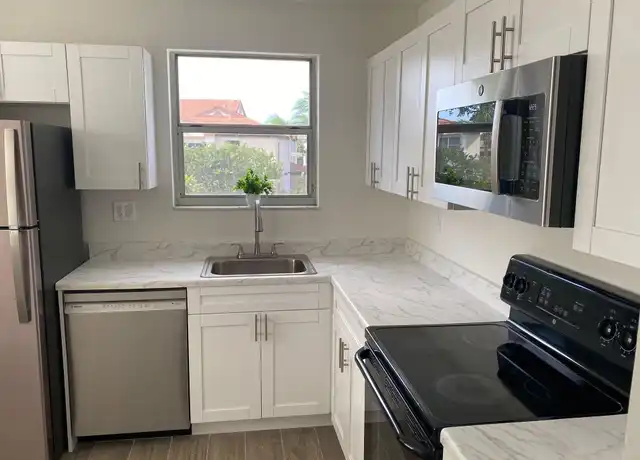 Property at 11266 SW 12th St, Pembroke Pines, FL, 33025, 2 beds, 2 baths, [object Object]