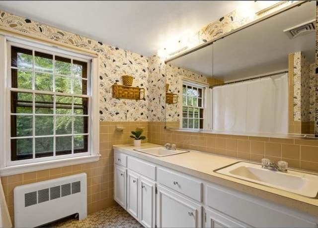 Photo of 81 Draper Rd, Wayland, MA 01778