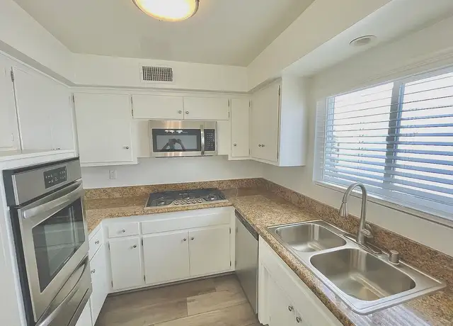 Photo of 320 N Palm Dr, Beverly Hills, CA 90210