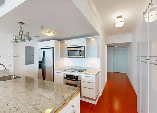 Property at 185 SW 7th St, Miami, FL, 33130, 2 beds, 2.5 baths, [object Object]