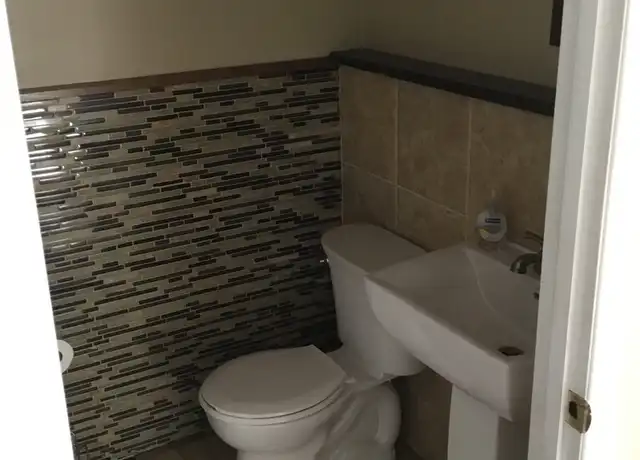 Property at 131 N Chicago Ave, Rockford, IL, 61107, 3 beds, 1.5 baths, [object Object]
