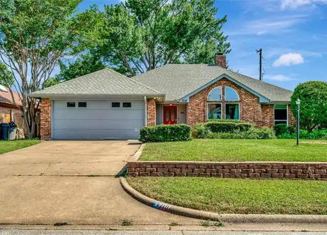 Property at 710 Oak Ln, Grapevine, TX, 76051, 3 beds, 2 baths, [object Object]