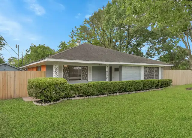 Property at 206 E Powell St, Willis, TX, 77378, 3 beds, 2 baths, [object Object]