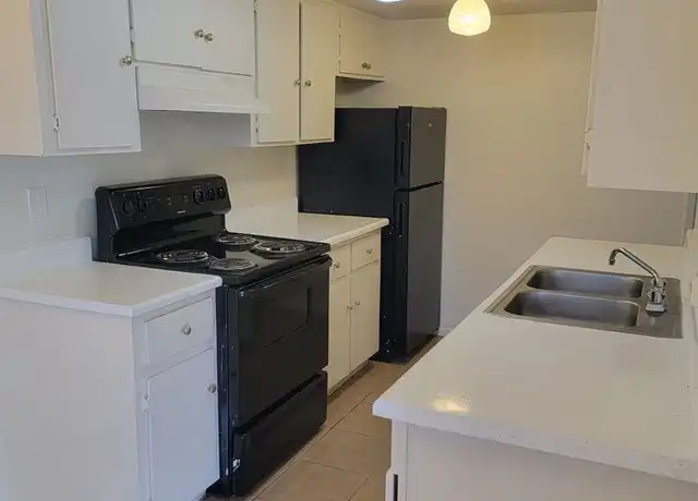 Property at 2520 W McLellan Blvd Unit 4, Phoenix, AZ, 85017, 1 bed, 1 bath, [object Object]