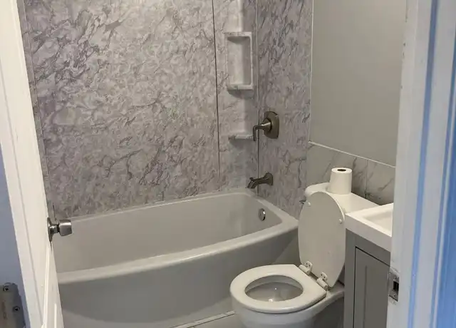 Property at 4421 W Congress Pkwy, Chicago, IL, 60624, 3 beds, 1 bath, [object Object]