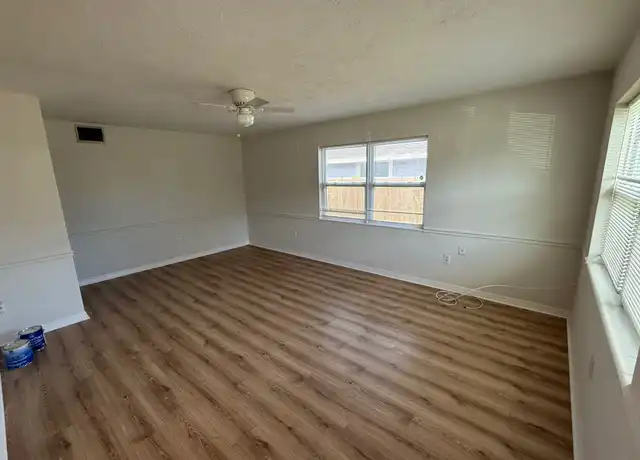 Property at 2217 20th Ave W, Bradenton, FL, 34205, 2 beds, 1 bath, [object Object]