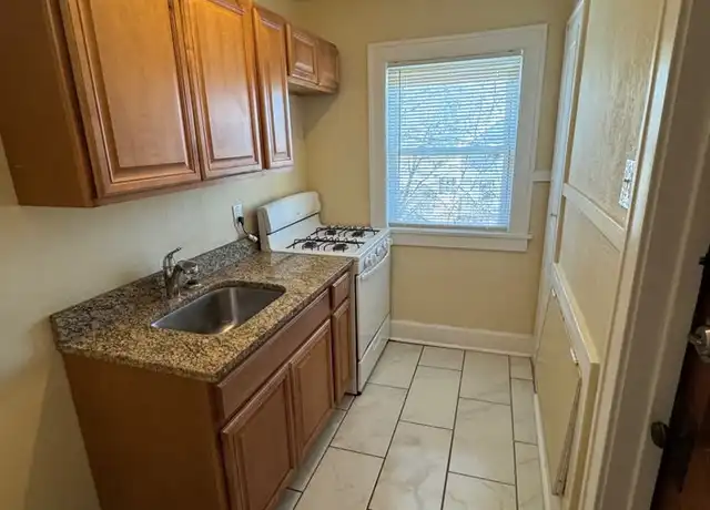 Property at 1306 N Rockton Ave Unit 1306-4, Rockford, IL, 61103, 1 bed, 1 bath, [object Object]