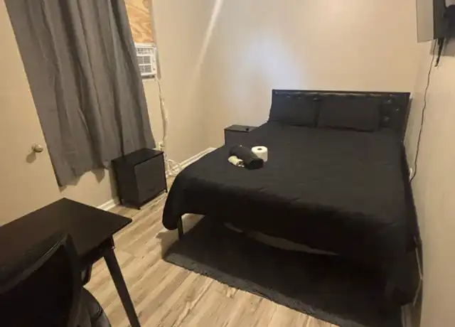Property at 240 W Ann Arbor Ave, Pontiac, MI, 48340, 1 bed, 1 bath, [object Object]