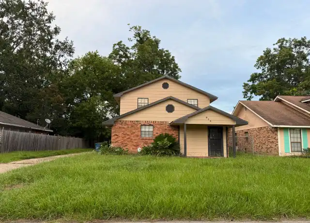 Property at 914 Johnson St, Port Allen, LA, 70767, 4 beds, 2 baths, [object Object]