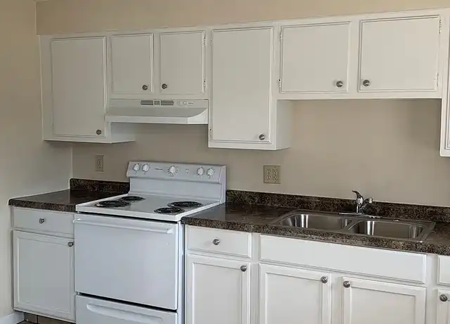 Property at Keystone Court Apartments - Benson - 7306 Maple St, Omaha, NE, 68134, 1-2 bed, 1 bath, [object Object]