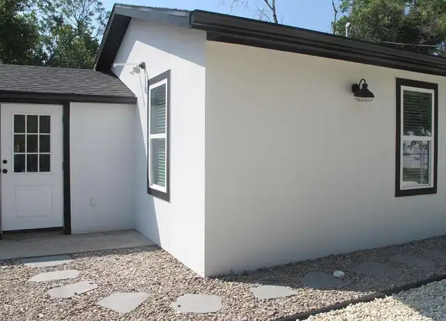 Property at 412 Lucille St, Kerrville, TX, 78028, 2 beds, 1 bath, [object Object]