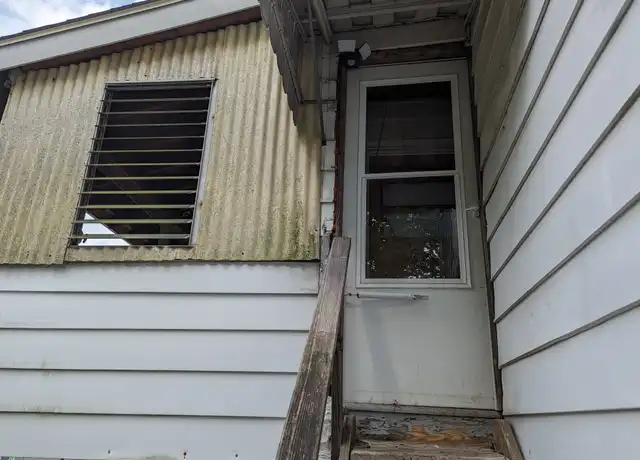 Property at 913 Elm St, Aliquippa, PA, 15001, 1 bed, 1 bath, [object Object]