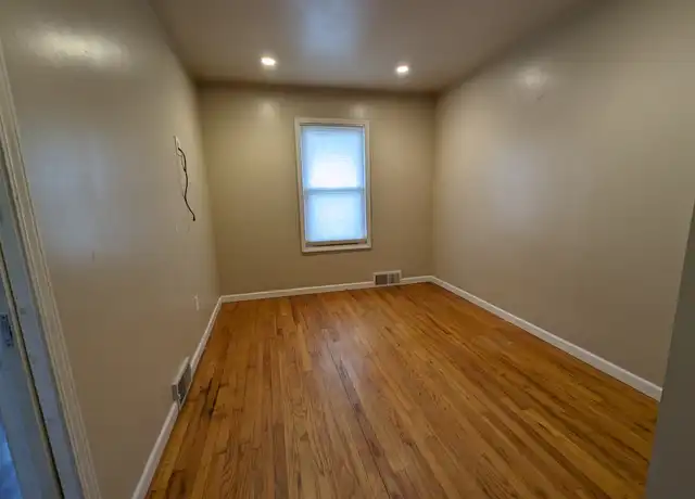 Property at 913 Elm St, Aliquippa, PA, 15001, 1 bed, 1 bath, [object Object]