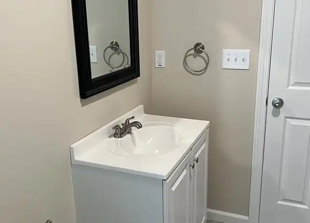 Property at 271 Eastern Ave Unit 273, Springfield, MA, 01109, 3 beds, 1.5 baths, [object Object]
