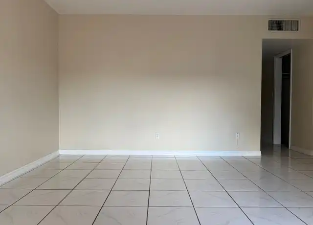 Property at 4928 Hollywood Blvd Unit 12, Hollywood, FL, 33021, 1 bed, 1 bath, [object Object]