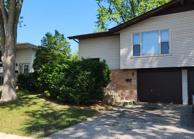Property at 1622 Maple Ln, Elgin, IL, 60123, 2 beds, 1.5 baths, [object Object]