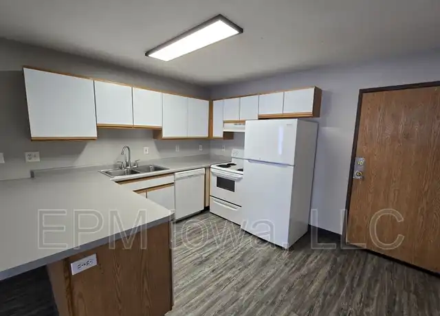 Property at 64 Miller Ave SW #3, Cedar Rapids, IA, 52404, 4 beds, 2 baths, [object Object]