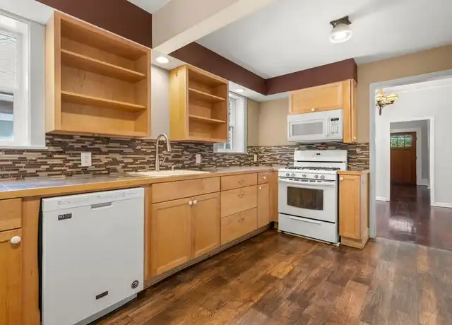 Property at 4927 S Corbett Ave, Portland, OR, 97239, 4 beds, 2 baths, [object Object]