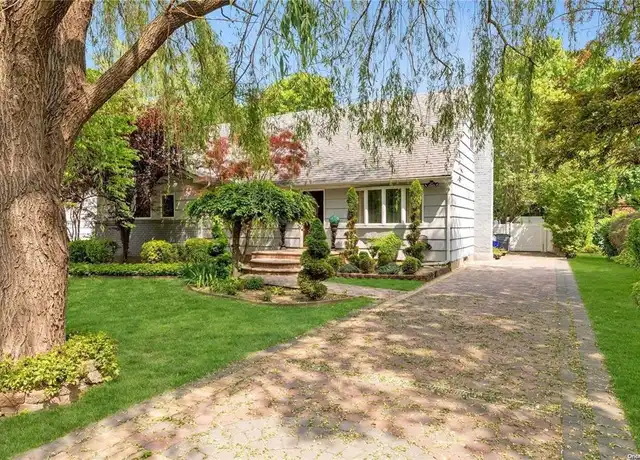 Property at 7 Henry St, Great Neck, NY, 11023, 5 beds, 3.5 baths, [object Object]